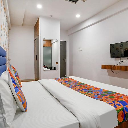 Fabhotel The Valentine - Udhna Road Surat Exterior foto