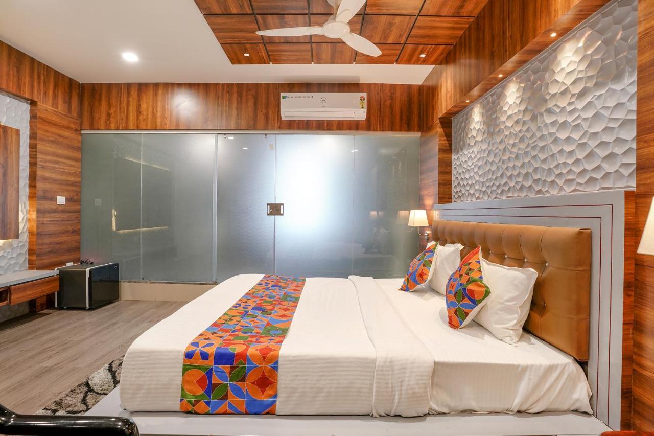 Fabhotel The Valentine - Udhna Road Surat Exterior foto