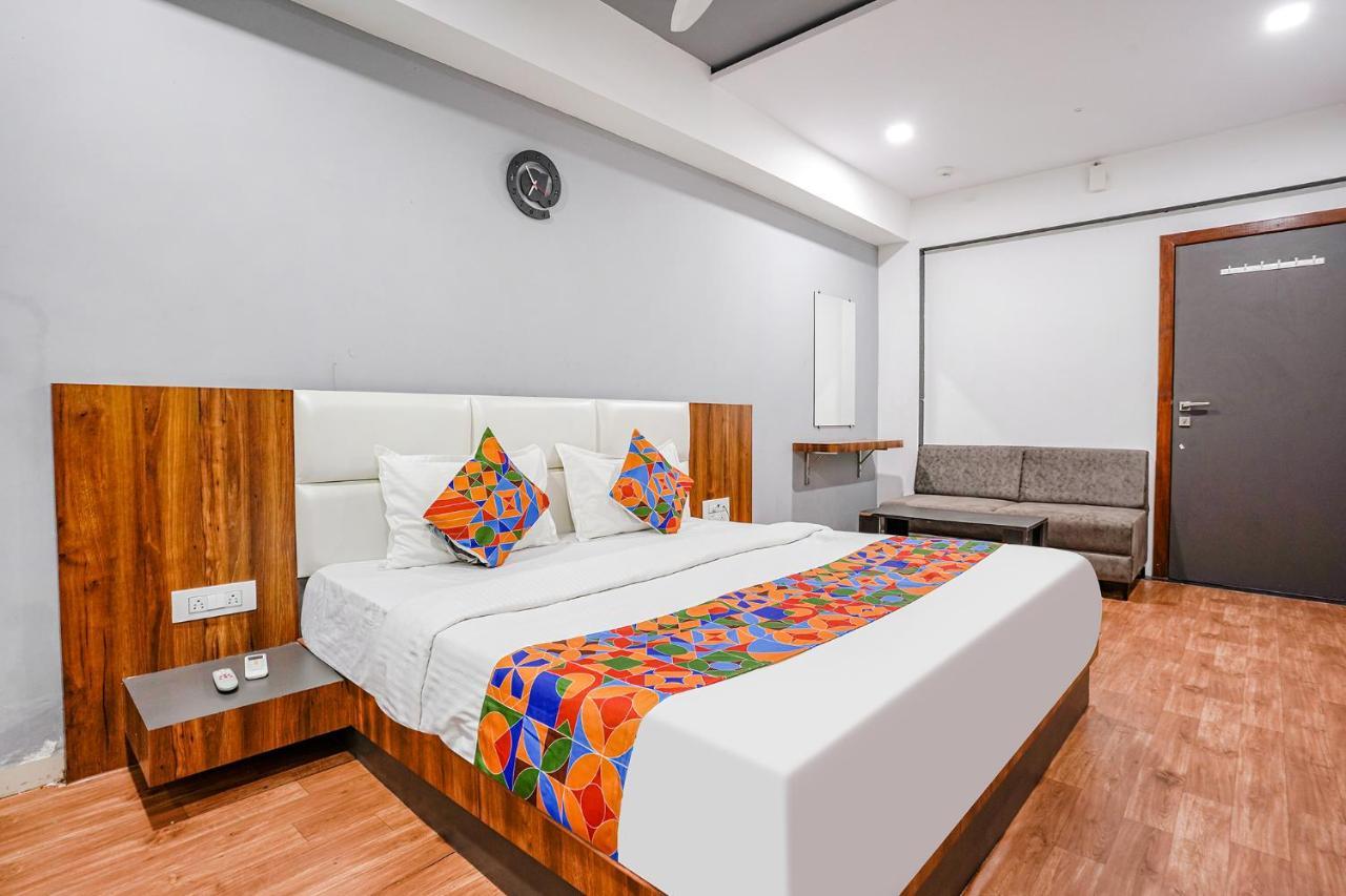 Fabhotel The Valentine - Udhna Road Surat Exterior foto