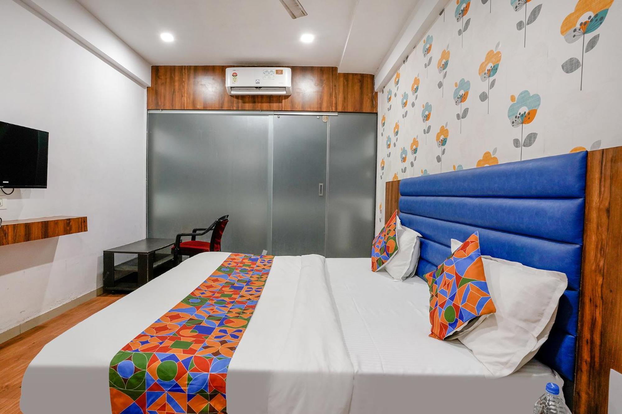 Fabhotel The Valentine - Udhna Road Surat Exterior foto